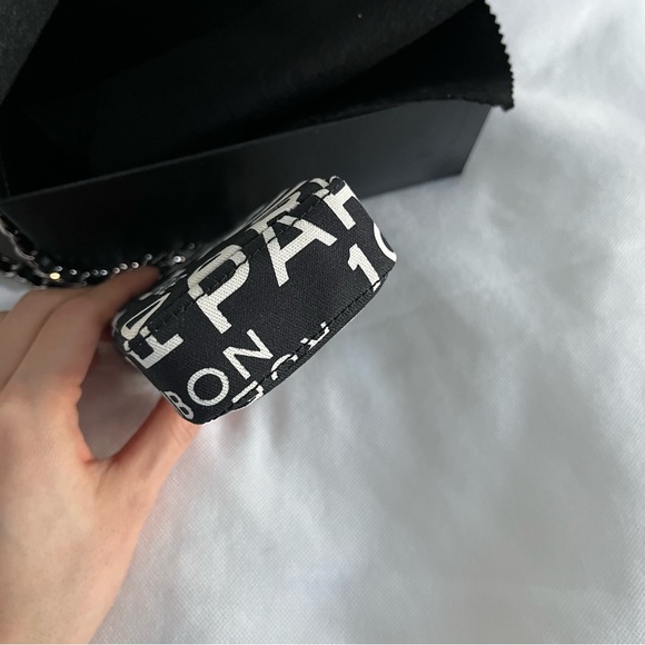 Authentic Chanel crossbody pouch with chain - Picture 6 of 15